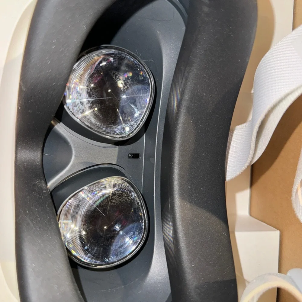 I am selling a oculus quest 2 only used 5 times no scratches or dents